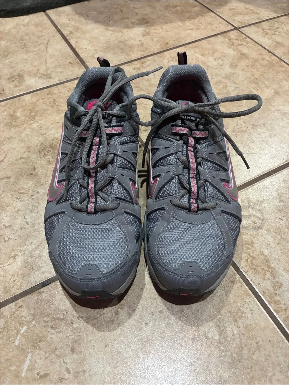 Nike Women's Gray and Pink Athletic Sneakers